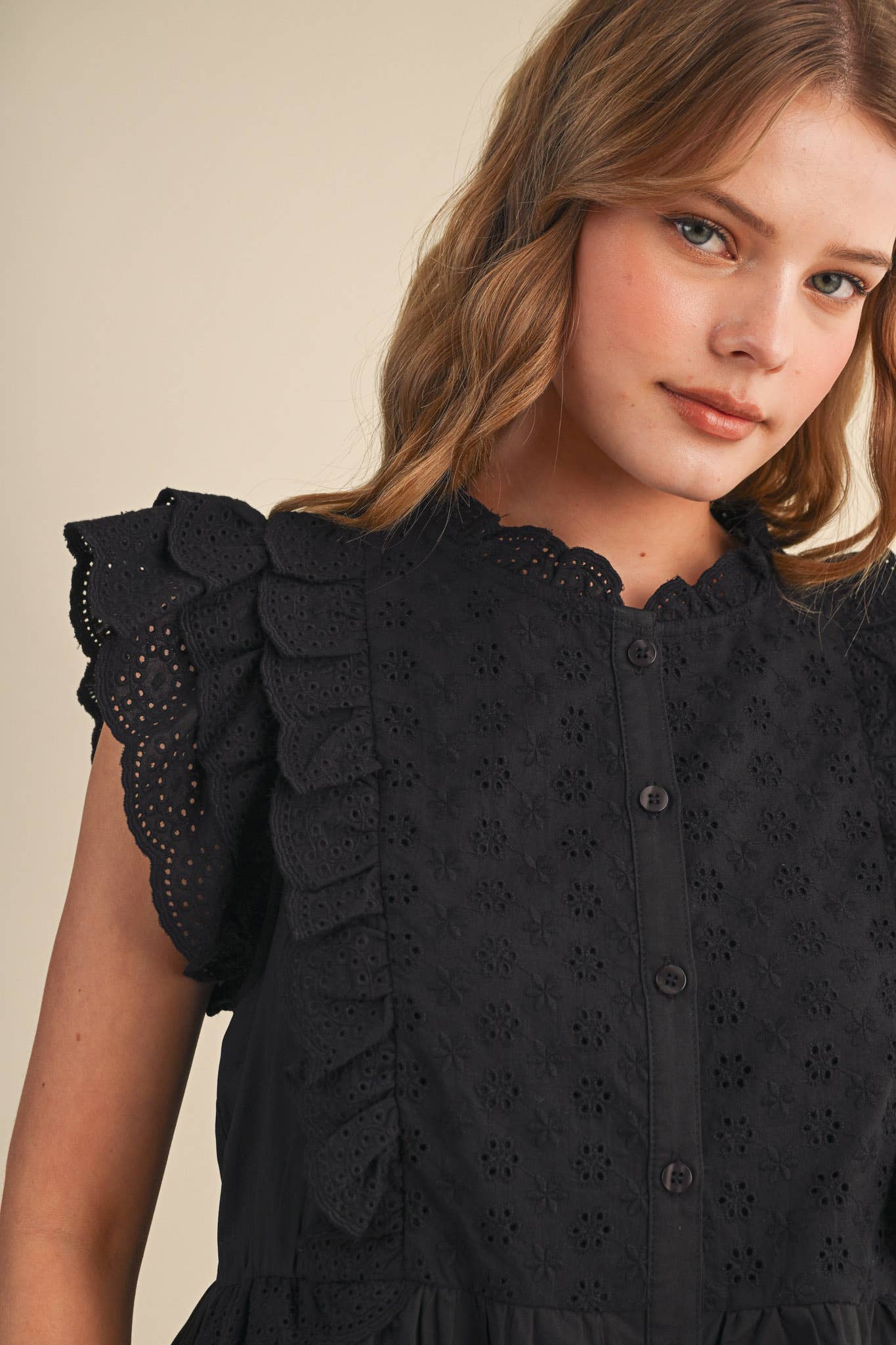 EYELET BUTTON DOWN PEPLUM TOP MTP4485: BLACK / L