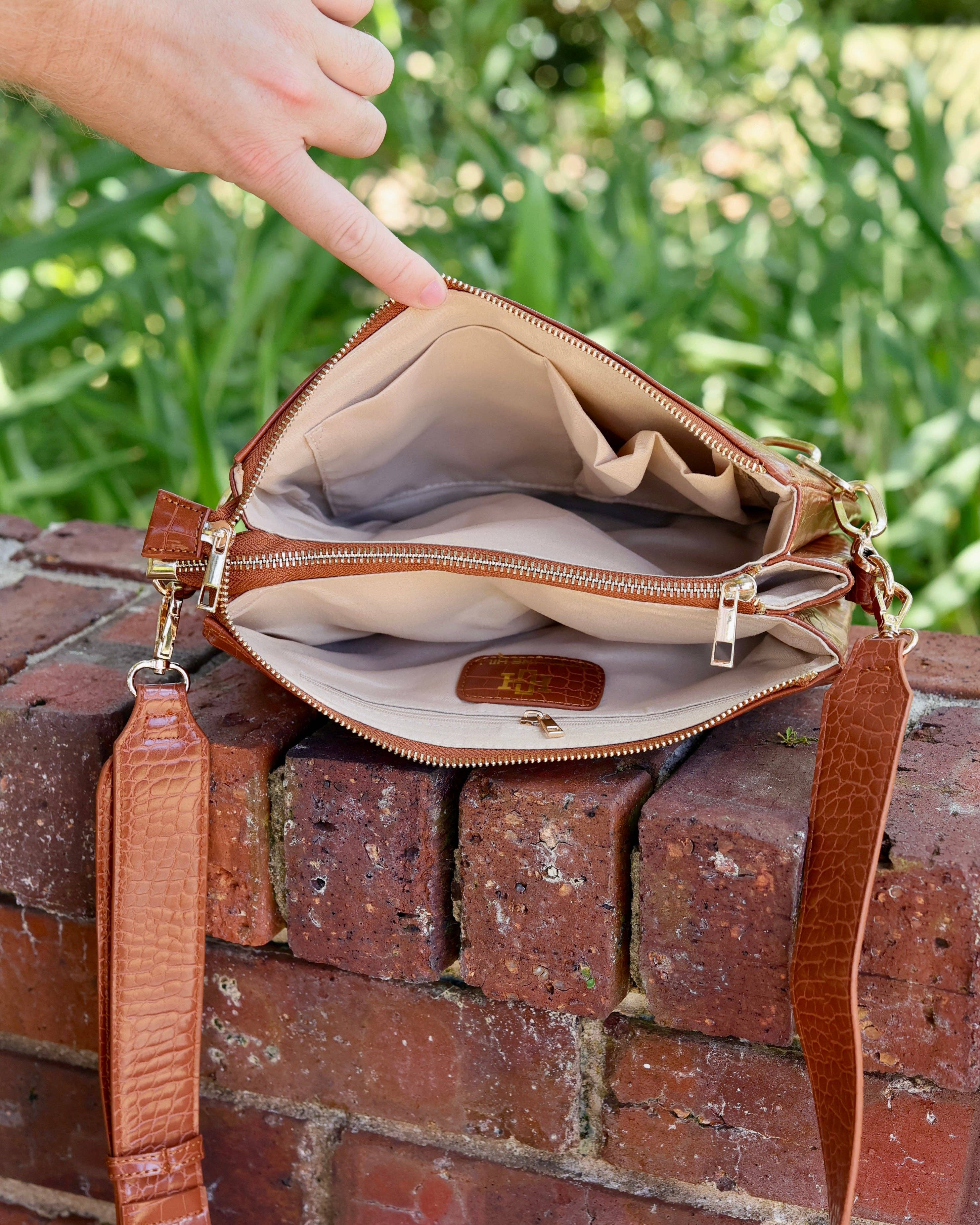 Ariana Crossbody Latte