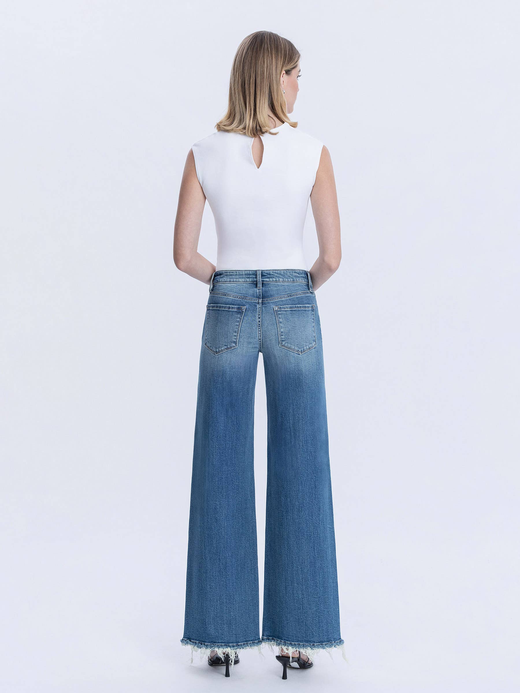 MID RISE TWIST WIDE LEG JEANS