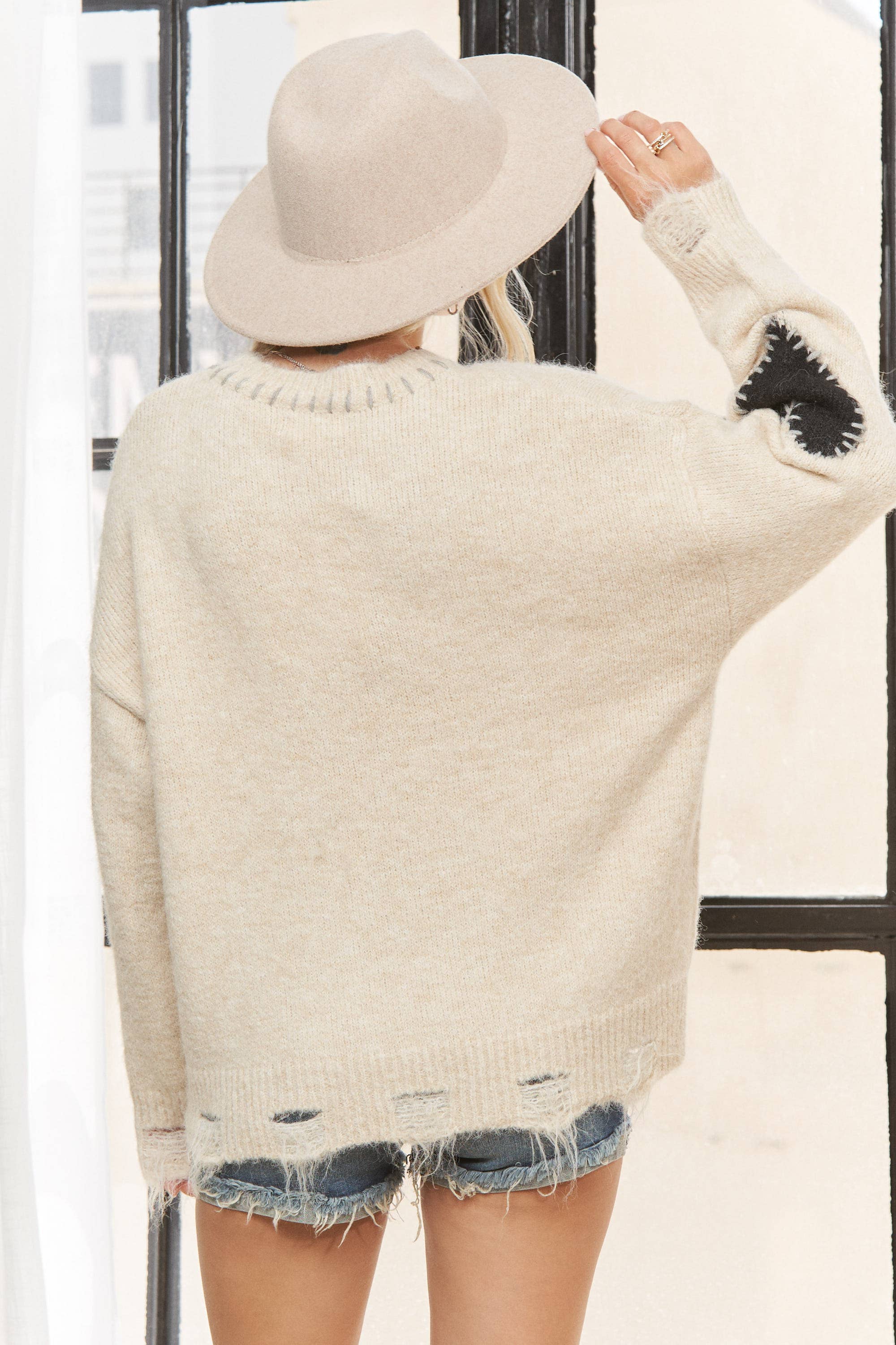 HEART PATCH KNIT SWEATER