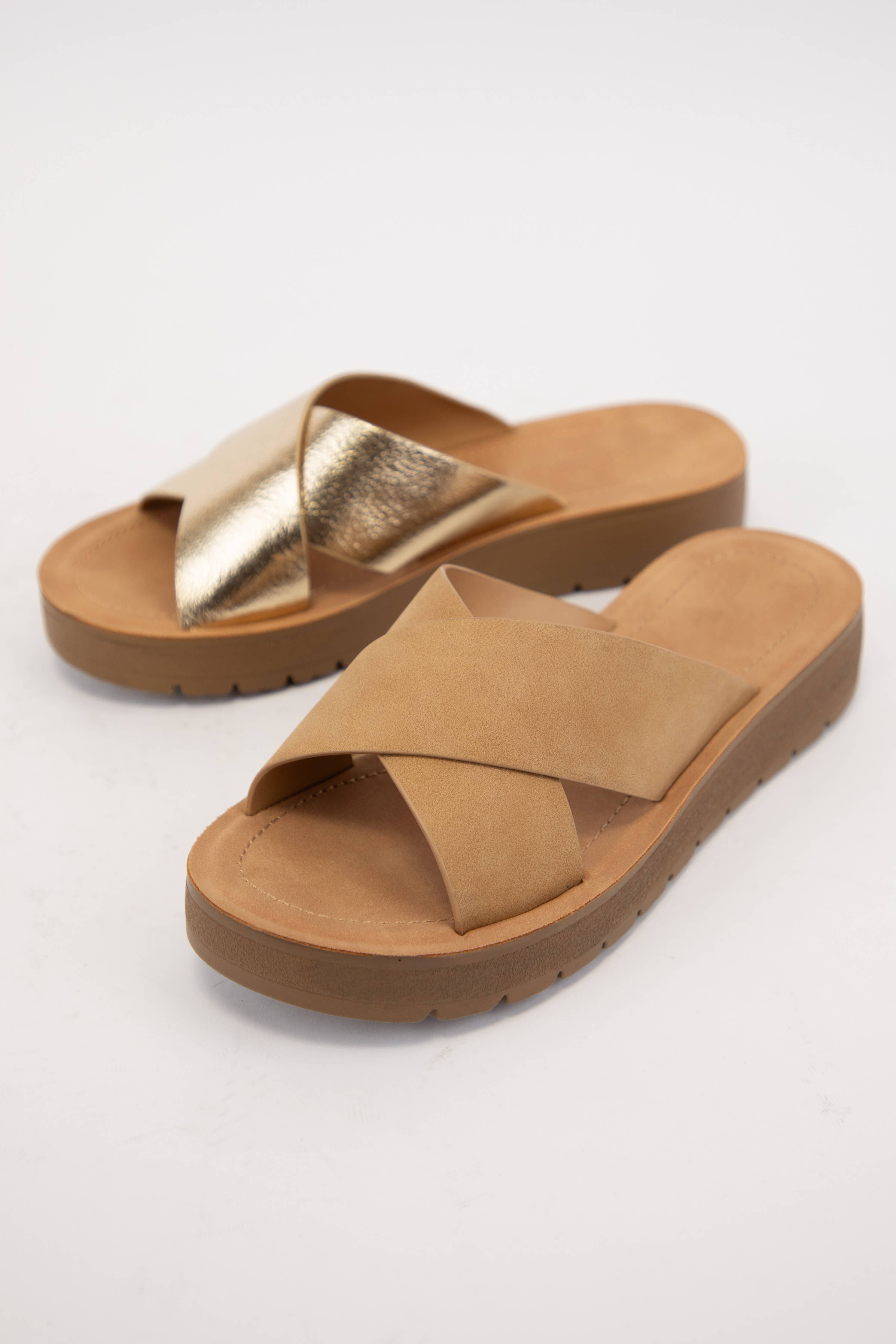 LIGHT-WEIGHT WEDGE SANDAL