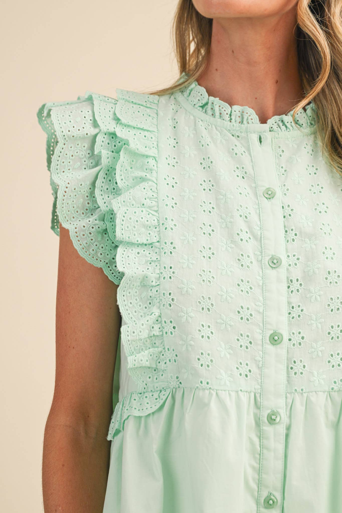 EYELET BUTTON DOWN PEPLUM TOP MTP4485: BLACK / L