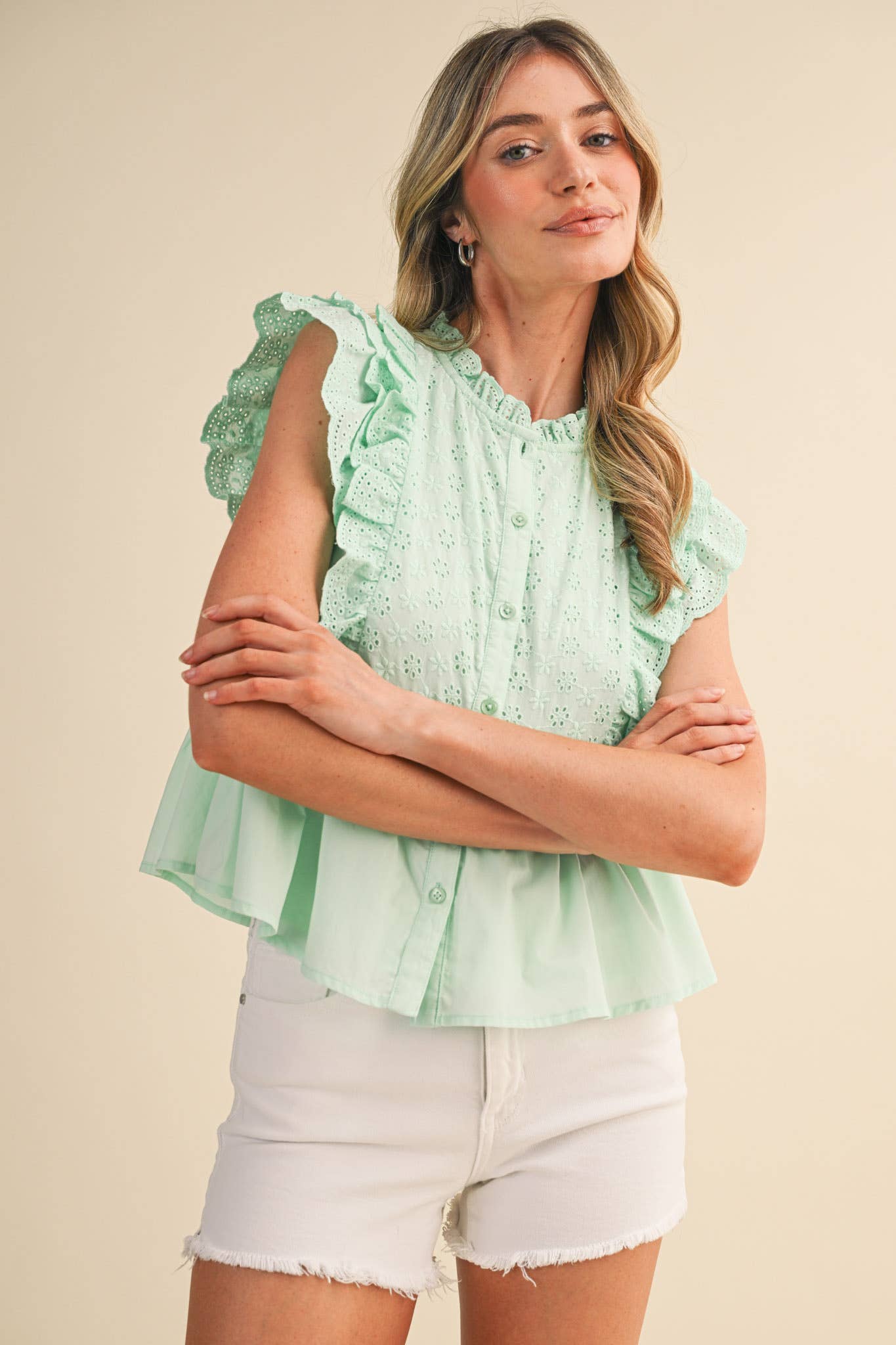 EYELET BUTTON DOWN PEPLUM TOP MTP4485: BLACK / S