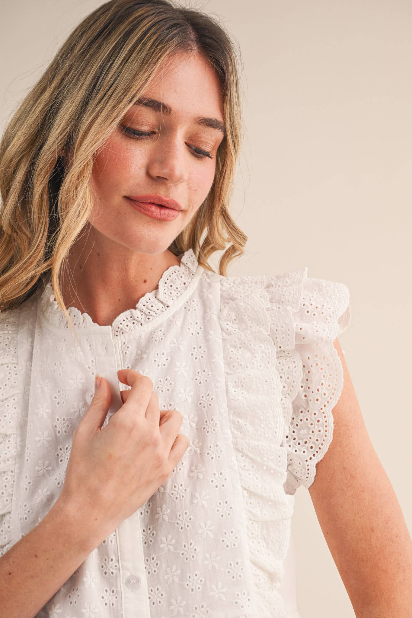 EYELET BUTTON DOWN PEPLUM TOP MTP4485: BLACK / M