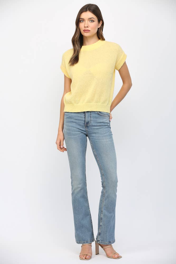 SHORT SLEEVE KNIT SWEATER