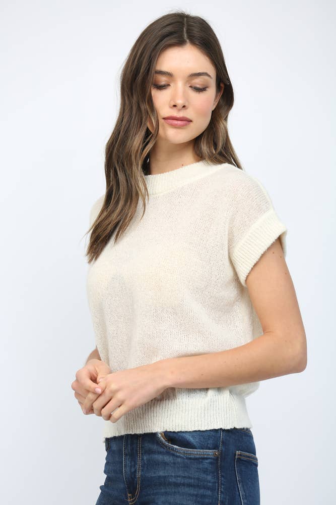 SHORT SLEEVE KNIT SWEATER