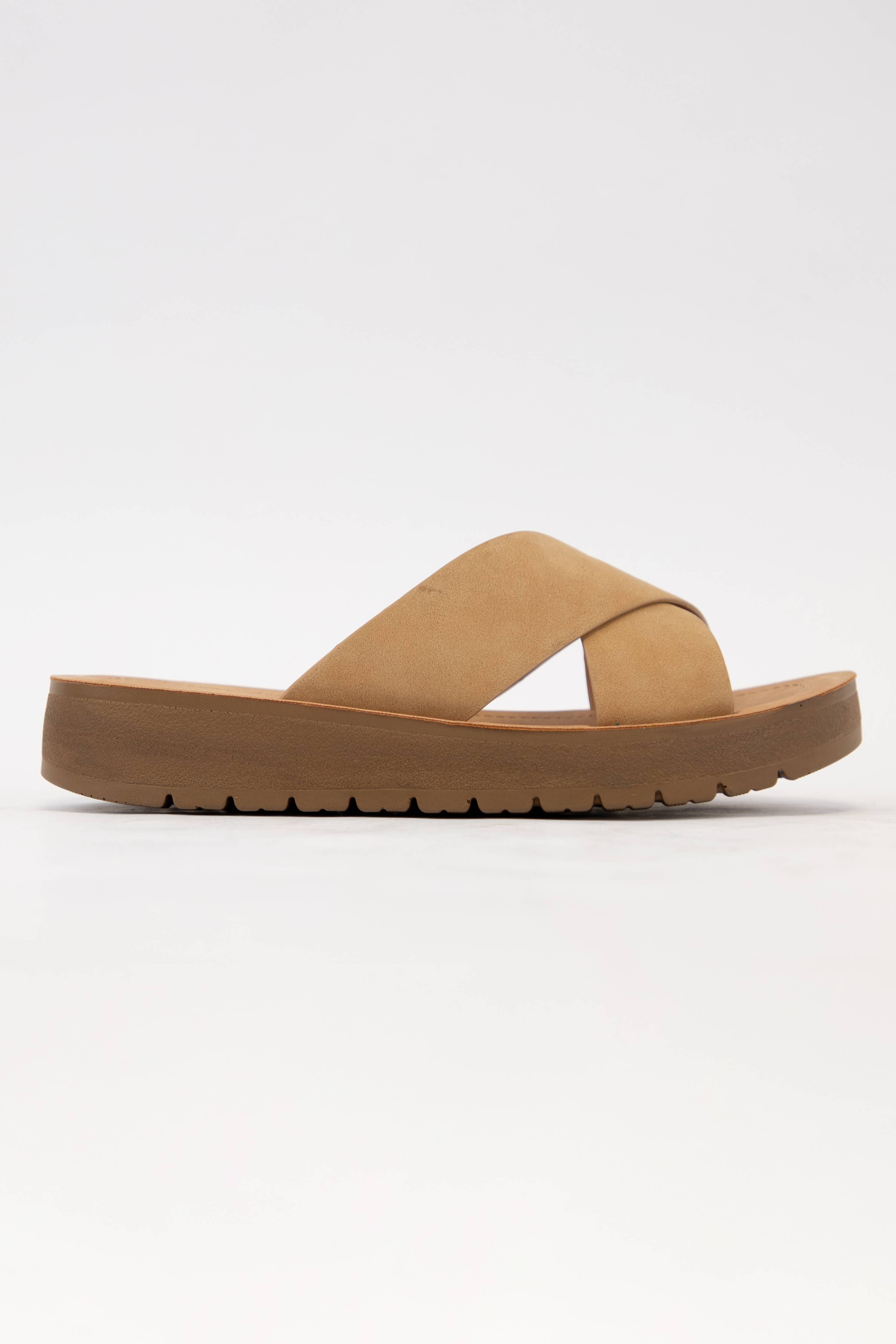 LIGHT-WEIGHT WEDGE SANDAL