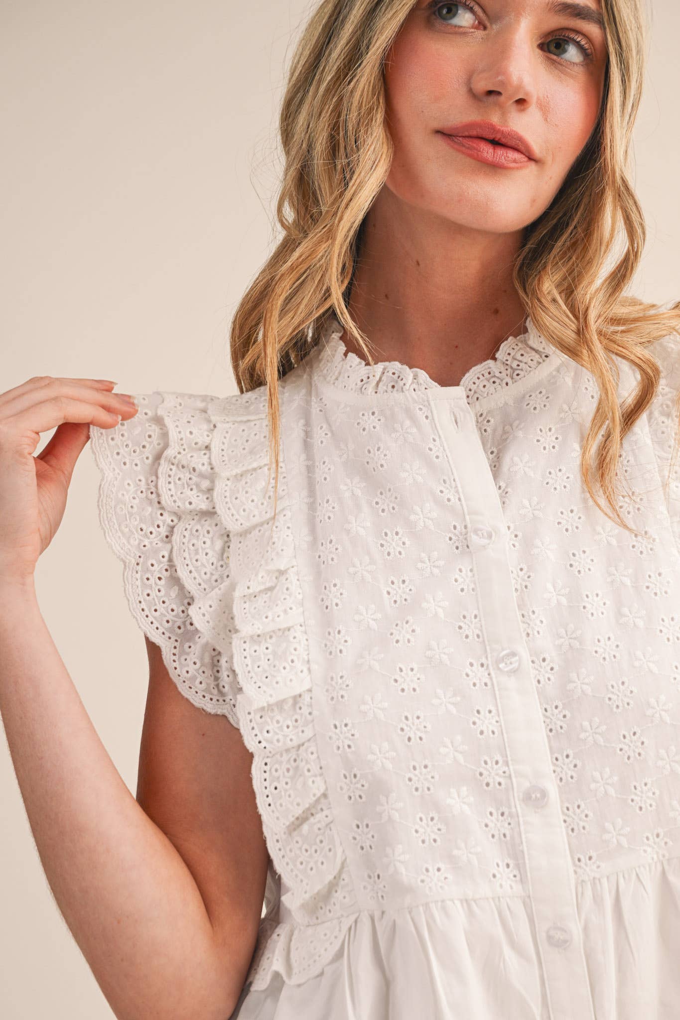 EYELET BUTTON DOWN PEPLUM TOP MTP4485: BLACK / S