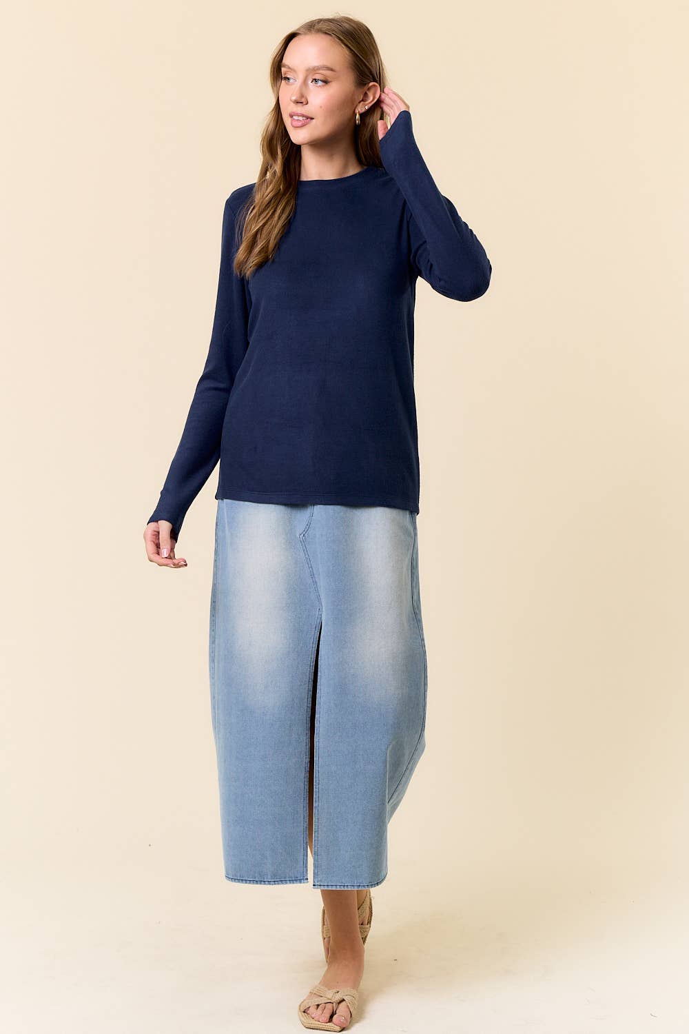 ROUND NECK SOFT KNIT TOP