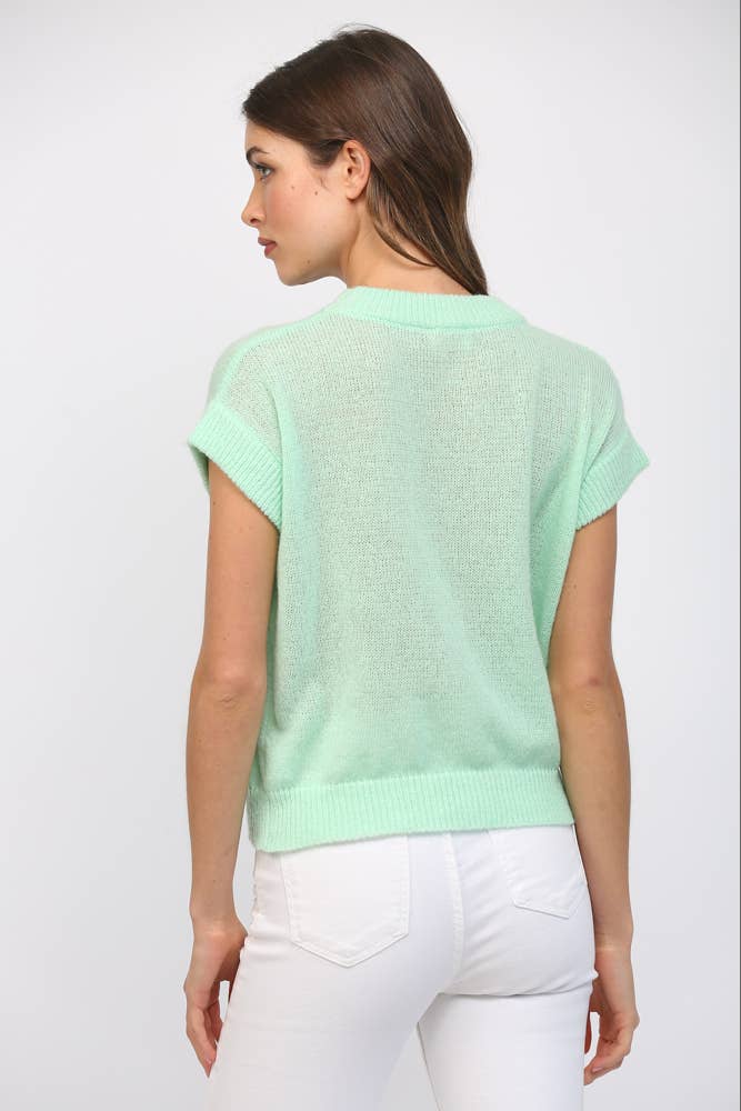 SHORT SLEEVE KNIT SWEATER