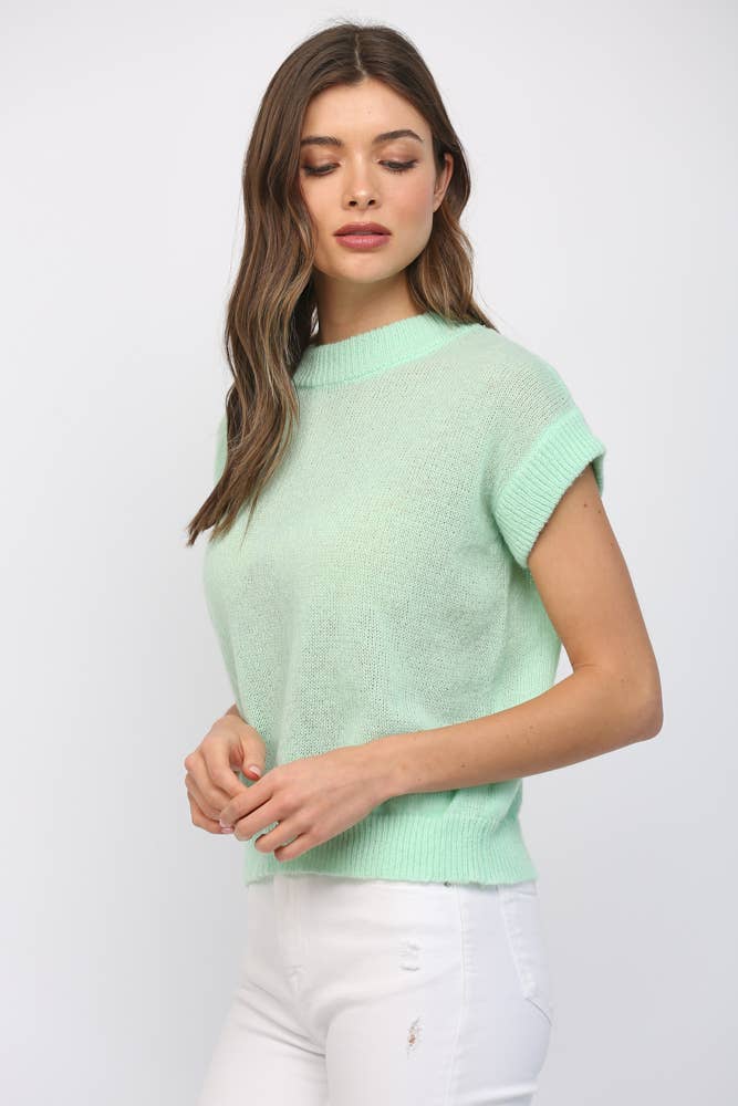 SHORT SLEEVE KNIT SWEATER