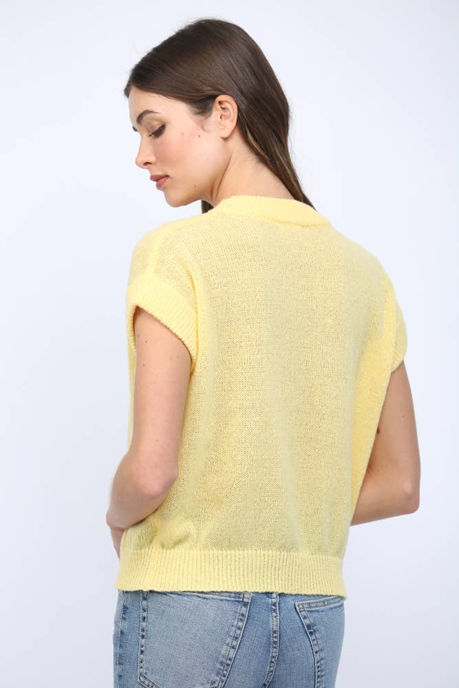 SHORT SLEEVE KNIT SWEATER