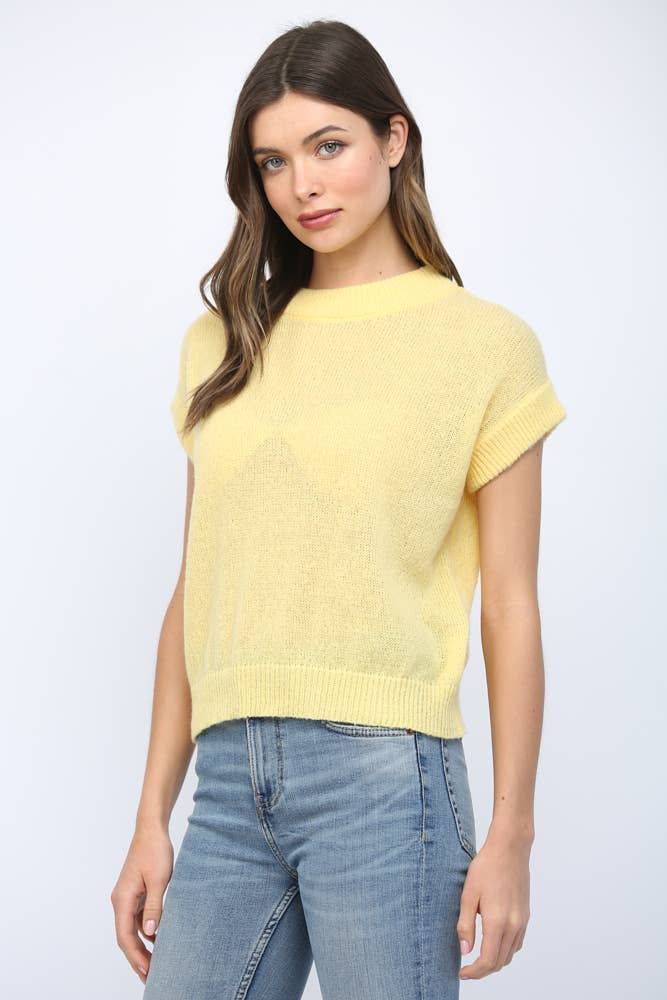 SHORT SLEEVE KNIT SWEATER