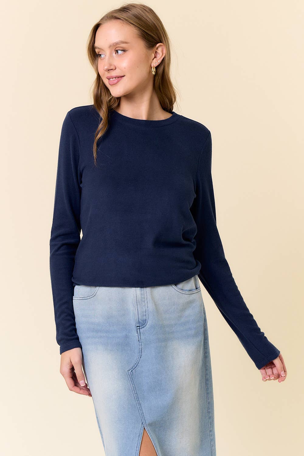ROUND NECK SOFT KNIT TOP