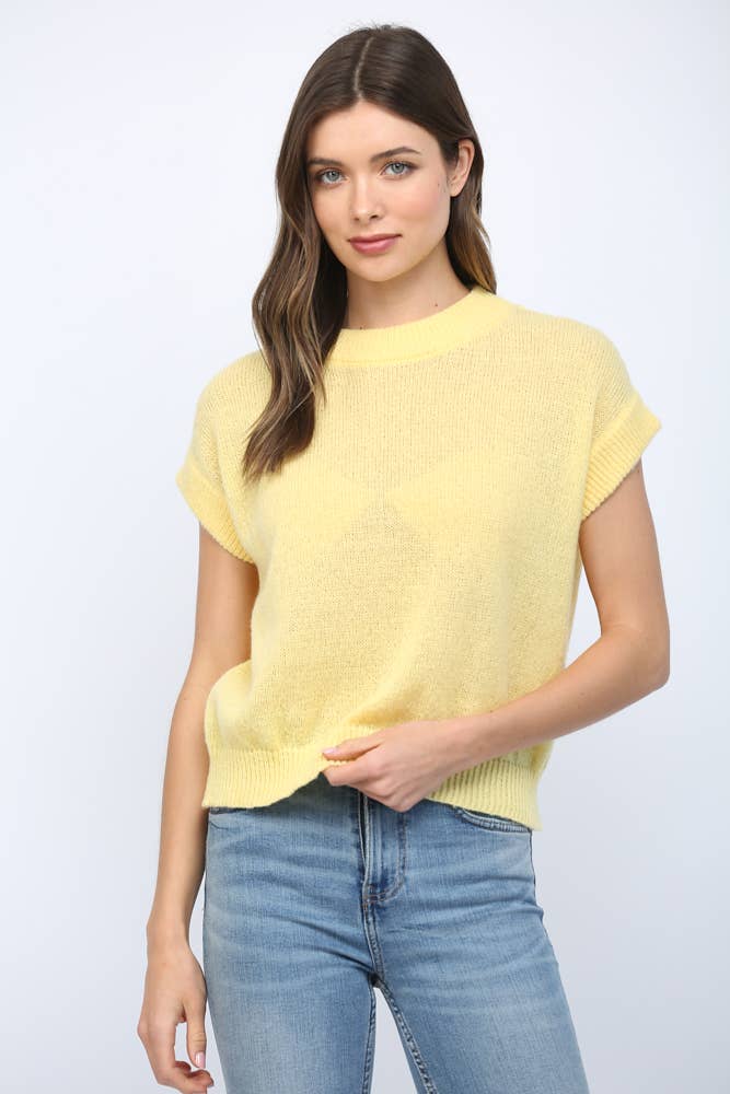 SHORT SLEEVE KNIT SWEATER