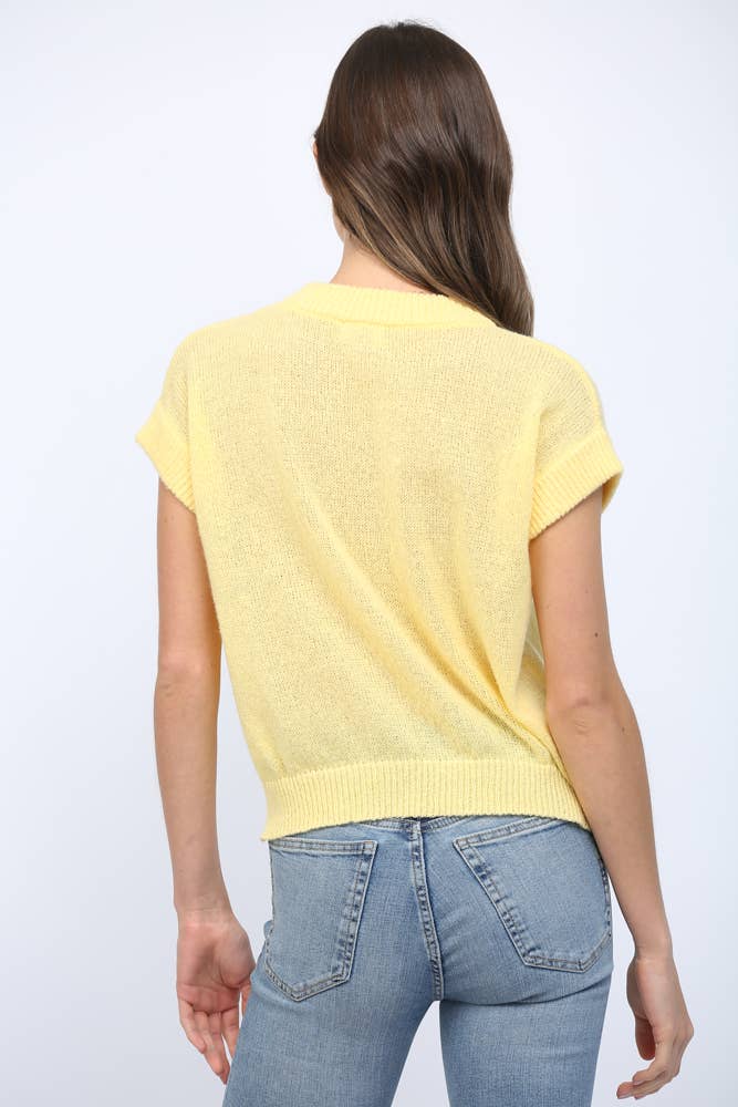 SHORT SLEEVE KNIT SWEATER
