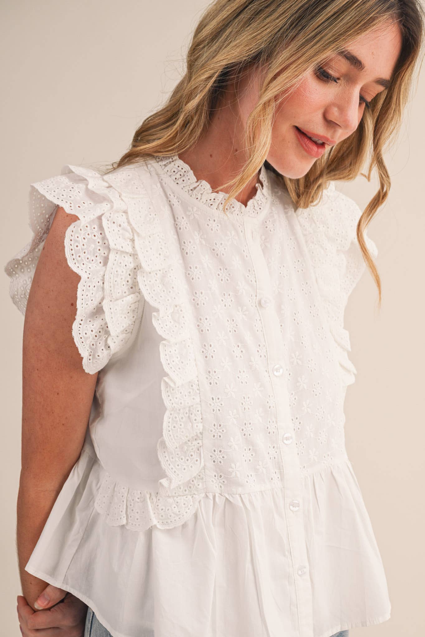 EYELET BUTTON DOWN PEPLUM TOP MTP4485: BLACK / S